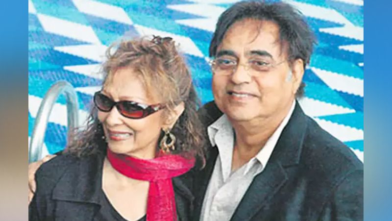 इस बीच चित्रा भी अपने पति देबू से दूर होती चली गईं क्योंकि उनके पति का दिल किसी और पर आ गया था। बाद में दूरियां आईं तो दोनों एक-दूसरे से पूछकर और रजामंदी से ही तलाक लिया।