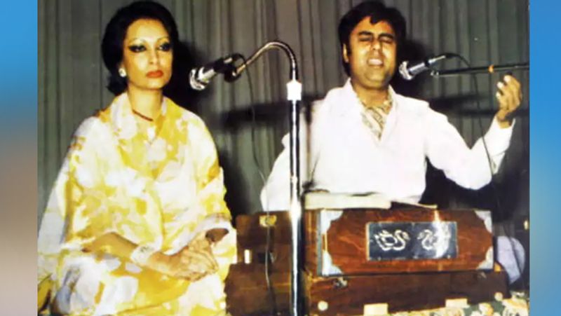 1970 में देबू ने भी दूसरी शादी कर ली, वहीं जगजीत खुद चित्रा के पति देबू के पास गए थे और उन्होंने चित्रा का उनसे हाथ मांगा था। उन्होंने कहा था कि वो चित्रा से शादी करना चाहते हैं और देबू ने भी इसकी इजाजत दे दी। 