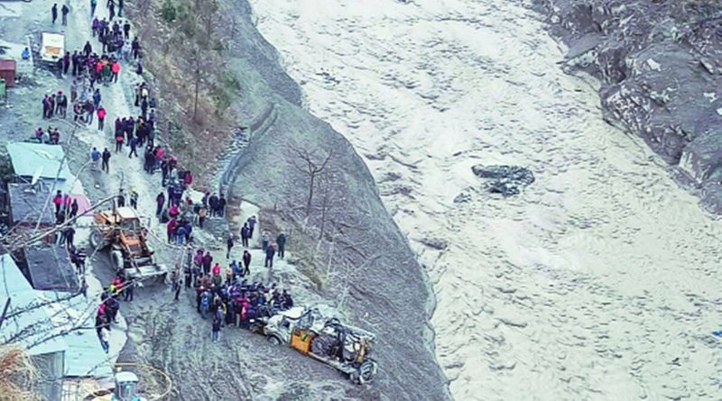 ഉറഞ്ഞ് കൂടിയ ഐസ് തടാക രൂപത്തിലായത് പൊട്ടുന്നതാണ് ഗ്ലോഫ്. ഡെറാഡൂണിലെ വാദിയ ഇൻസ്റ്റിറ്റ്യൂട്ട് ഓഫ് ഹിമാലയൻ ജിയോളജിയില് നിന്ന് രണ്ട് സംഘം പ്രളയബാധിത പ്രദേശത്തേക്ക് തിരിച്ചു. 