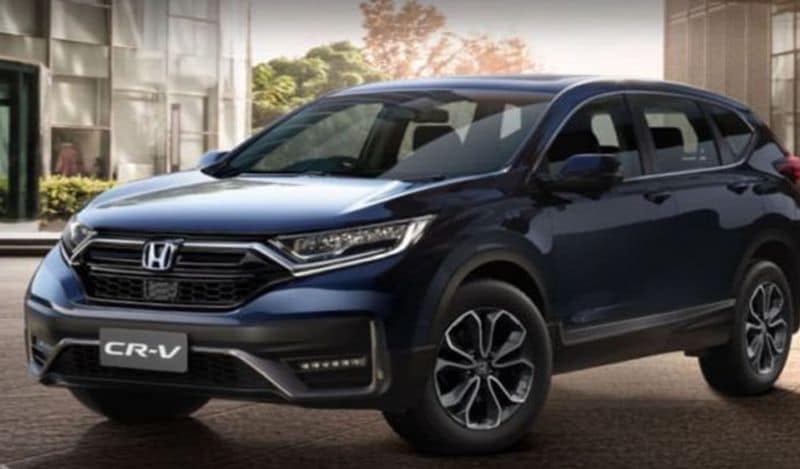 बात अगर माइलेज की करें तो होंडा सीआर-वी ( Honda CRV )प्रति लीटर 18.3 का माइलेज देती है। इसमें 57 लीटर तेल की क्षमता वाला फ्यूल टैंक भी है। इसकी एक्स शोरूम कीमत 32 लाख 75 हजार रुपए है। 