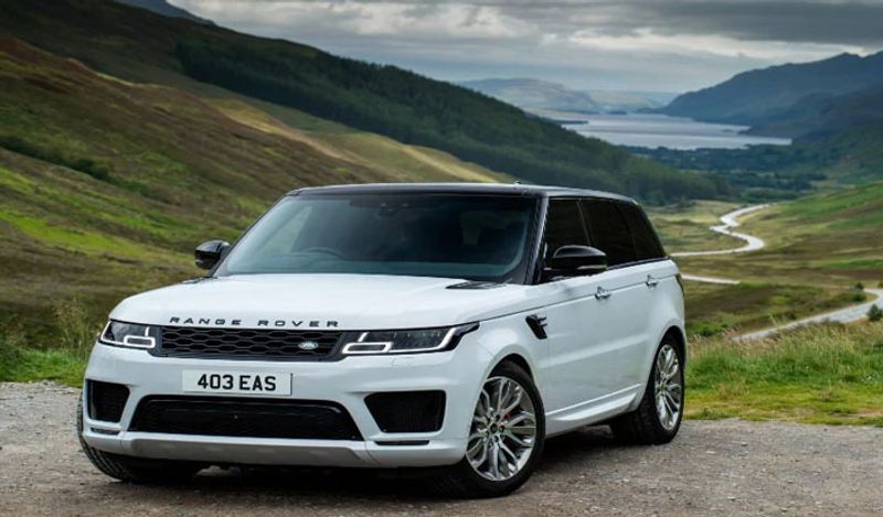 माइलेज की बात करें तो रेंज रोवर स्पोर्ट ( Range Rover Sport ) 7.8 किलोमीटर प्रति लीटर का माइलेज देती है। साथ ही इसकी मैक्सिमम स्पीड 260 किलोमीटर प्रति घंटे की है। कीमत में ये एसयूवी आपको एक्सशोरूम में 1 करोड़ 43 लाख रुपए में मिल जाएगी। 