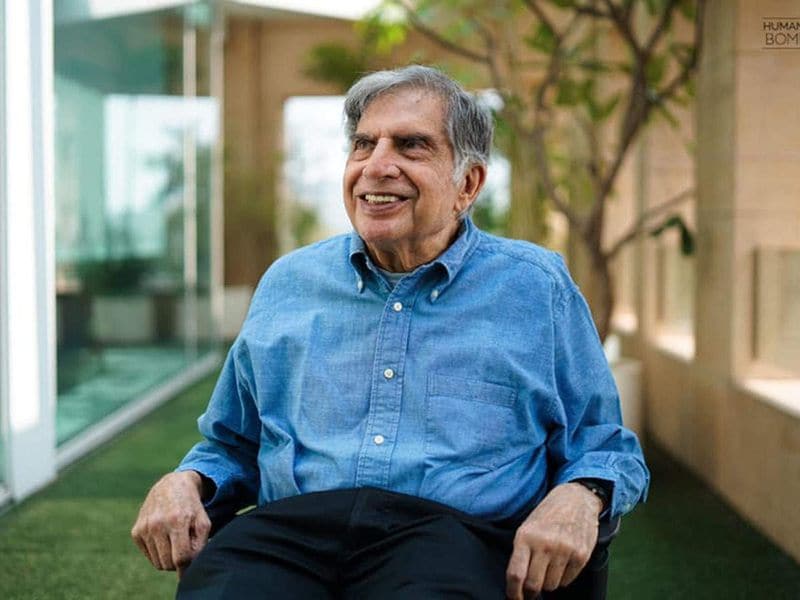 टाटा ग्रुप (Tata Group)
देश में ऑक्सीजन की कमी के बीच बिजनेस मैन रतन टाटा (Ratan Tata) सामने आए थे। टाटा ग्रुप ने कहा था कि वह लिक्विड ऑक्सीजन ले जाने के लिए 24 क्रायोजेनिक कंटेनरों का आयात कर ऑक्सीजन की कमी को दूर करने में मदद करेंगे। पिछले साल महामारी की पहली लहर के दौरान टाटा समूह ने वेंटिलेटर, व्यक्तिगत सुरक्षा उपकरण (पीपीई) किट, मास्क, दस्ताने और परीक्षण किट का इंतजाम किया था। कोरोनावायरस महामारी का मुकाबला करने के लिए समूह ने 1,500 करोड़ रुपये देने का वादा किया था।