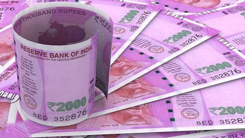 अब पीएम किसान सम्मान निधि (PM Kisan Samman Nidhi) योजना का फायदा उन्हीं किसानों को मिलेगा, जिनके नाम से जमीन होगी। इसका मतलब है कि योजना के तहत सालाना 6 हजार रुपए पाने के लिए किसानों को खेत अपने नाम से दाखिल-खारिज कराना होगा। अगर किसान ऐसा नहीं करते हैं, तो उन्हें इस स्कीम का फायदा नहीं मिलेगा। (फाइल फोटो)