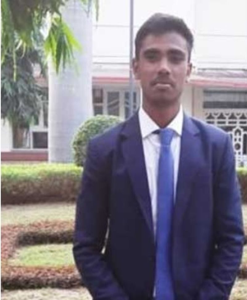 गांव के लोग कहते हैं कि बच्चों ने अपने माता-पिता की कड़ी मेहनत को स्वर्णिम बना दिया। कांबले परिवार को इस पर गर्व है।
