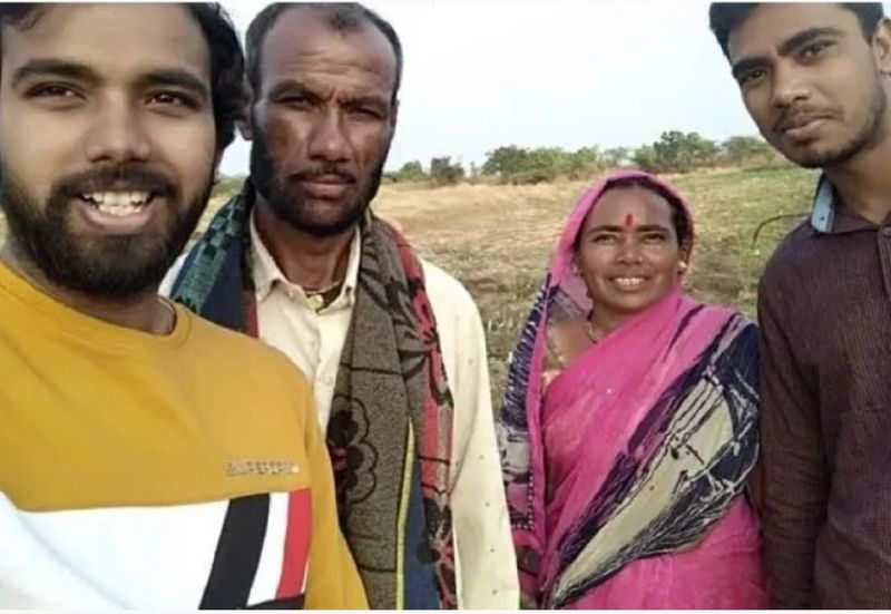 शरण की पढ़ाई में बाधा न आए इसके लिए उनकी मां सुदामती कांबले सब्जियां बेचती थीं और उनके पिता गोपीनाथ खेत में मजदूरी का काम किया करते थे।
