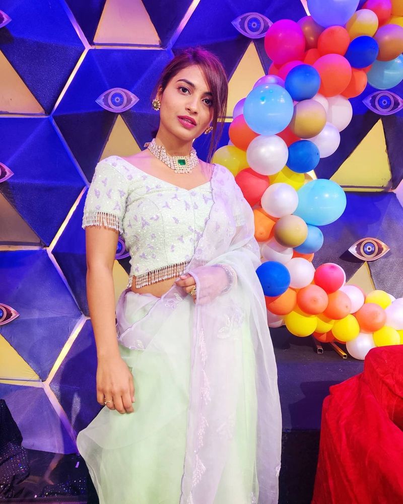 ‘‘అందరికీ నమస్తే. ఒక చిన్న క్విక్ అప్డేట్.. మహిళా దినోత్సవం రోజు నన్ను టీఎస్టీడీసీకి బ్రాండ్ అంబాసిడర్గా ఎంపిక చేయడం దగ్గర నుంచీ ఏం జరిగిందో మీ అందరికీ తెలిసిందే.. కొన్ని కారణాలతో ఆ పదవి నుంచి తప్పుకుంటున్నా. నాకు మద్దతు తెలిపిన వారందరికీ ధన్యవాదాలు. ఎవరినైనా నొప్పించి ఉంటే క్షమించండి. లవ్యూ ఆల్’’ అంటూ హారిక చెప్పుకొచ్చింది.