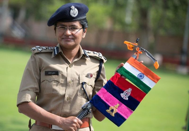 इसी साल दुनिया की सबसे ऊंची चोटी नेपाल की माउंट एवरेस्ट पर चढ़ बैठीं। वह यहां 23 हजार फीट की ऊंचाई तक पहुंचने में कामयाब रहीं। वह एवरेस्ट की चोटी पर उत्तर की ओर (चीन की ओर) से चढ़ाई कर रही थी और उनके साथ संयुक्त राज्य अमेरिका, बेल्जियम और भारत के 4 अन्य टीम के सदस्य भी थे। पूरे मिशन के दौरान उनका वजन लगभग 13.5 किलोग्राम कम हो गया था। उन्होंने भारत और यूपी पुलिस के ध्वज को एवरेस्ट की चोटी पर पहराने के बाद ही नीचे की तरफ उतरी थीं।
