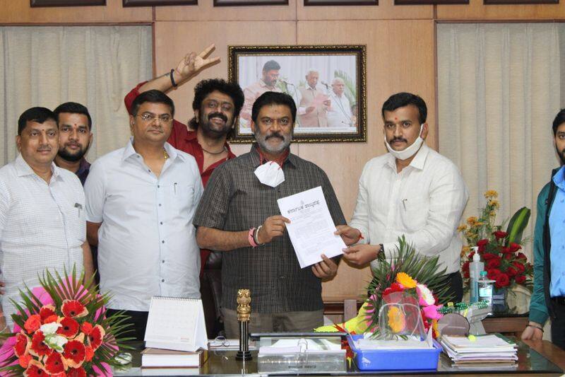 Minister Anand Sigh Full happy after Karnataka Govt Announces Vijayanagara district rbj