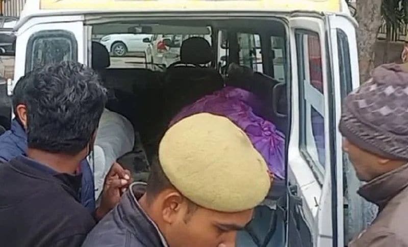 शराब पार्टी करने के बाद रात करीब 11 बजे चारों ने मिलकर नरेंद्र का गला दबाया और उनसे उनके दो डेबिट कार्ड छीन लिए। पिन कोड पूछा, पिन कोड बताने के बाद मफलर व बेल्ट से गला दबाकरहत्या कर दी। उसके बाद आरोपी ग्राउंड फ्लोर पर पहुंचे तो वहां उनको पत्नी सुमन नाथ दिखी। जिसके बाद महिला की गोली मारकर हत्या कर दी। दंपती की हत्या करने के बाद बदमाश घर से तीस हजार नकद, लाखों के आभूषण, दो डेबिट कार्ड, पांच सिगरेट के पैकेट, दो मोबाइल फोन लेकर भाग गए।