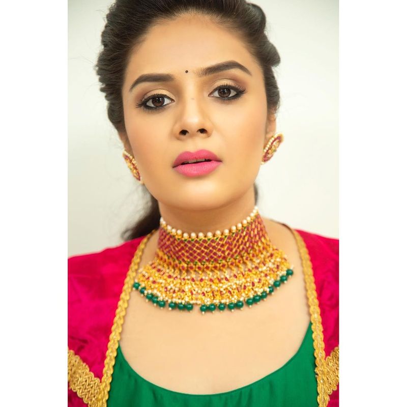 ప్రస్తుతం శ్రీముఖి గోవా టూర్ లో ఉన్నారు. ఆమె మిత్రులతో కలిసి గోవా బీచ్ లలో ఎంజాయ్ చేస్తున్నారు.