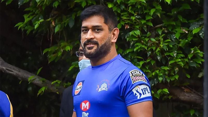 <p>এবারের আইপিএল ধোনির কছে আরও একবার নিজেকে প্রমাণ করার লড়াই। একইসঙ্গে চেন্নাই সুপার কিংসকেও সাফল্য এনে দিতে মরিয়া তিনি। কয়েক দিন আগেই মন্দিরে পুজোও দিয়ে এসেছেন মাহি।<br />
</p>