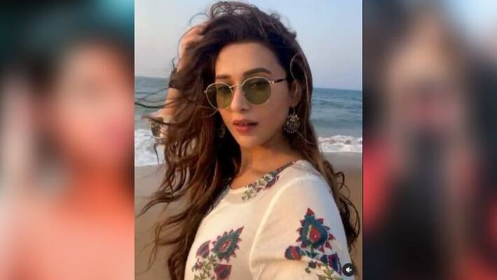 TMC MP Mimi Chakraborty gets COVID-19 jab at fake vaccination camp in Kolkata, informs police TMC MP Mimi Chakraborty gets COVID-19 jab at fake vaccination camp in Kolkata, informs police