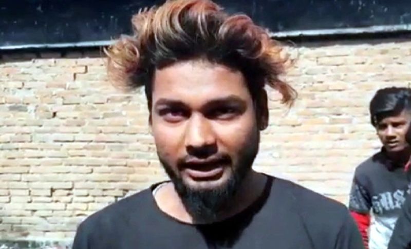 आसपास के सफाई कर्मियों ने बताया कि नोटो की आग जलाकर ठंड से बचने वाला युवक मानसिक विक्षिप्त है। जो अक्सर मंडी वाले इलाके में बैठा मिलता है। सबसे बड़ा सवाल यह है कि आखिर इतना पैसा उसके पास आया कहां से, जिसको उसने आग में स्वाहा कर दिया।