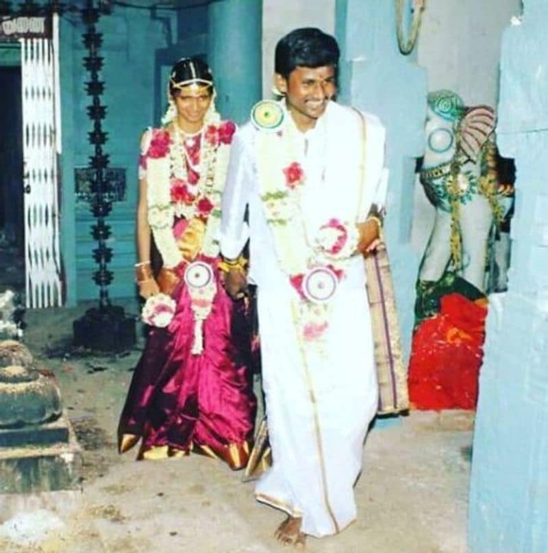 ராஜ லட்சுமி - செந்தில் கணேஷ் இருவரும், 2012 ஆம் ஆண்டு காதலித்து திருமணம் செய்து கொண்டனர்.