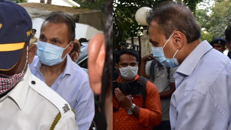 अनिल अंबानी भी राजीव कपूर को श्रद्धांजलि देने पहुंचे। इस दौरान उन्होंने सेफ्टी के लिए चेहरे पर मास्क लगा रखा था। 
