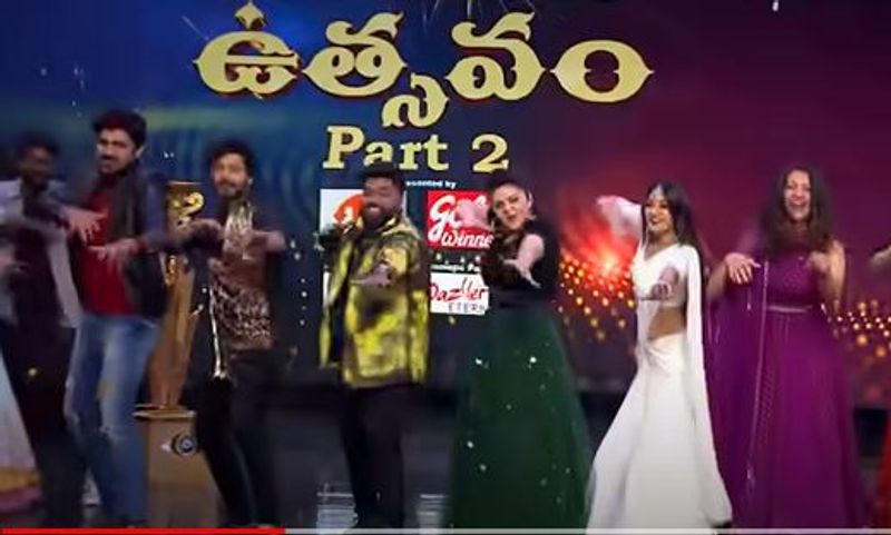 అందరి ముందే ఇలా రోహిణి వేసిన పంచ్కి శ్రీముఖికి మతిపోయింది. ఇంకా చెప్పాలంటే దిమ్మతిరిగిపోయింది. దీంతో శ్రీముఖి ముఖం మాడిపోయింది. ఈ పంచ్లకు ఇతర కంటెస్టెంట్లంతా ఒక్కసారిగా ఘొల్లున నవ్వారు.