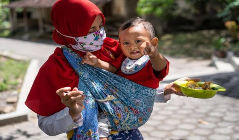 इसमें सबसे ऊपर हैं 18 साल से नीचे के लोग। जिन लोगों की उम्र 18 से कम है, उन्हें कोरोना वैक्सीन दी ही नहीं जाएगी। जब इसके ऊपर वालों पर इंजेक्शन का पूरा असर देख लिया जाएगा, तब जाकर कम उम्र के लोगों को ये वैक्सीन दी जाएगी। 