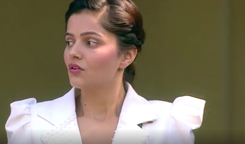 रुबीना जैस्मीन से कहती हैं कि जब वो घर में अली को सपोर्ट करने आईं तो उन्हें बहुत अच्छा लगा, लेकिन शायद जैस्मीन में वो खुशी नहीं दिखी।
