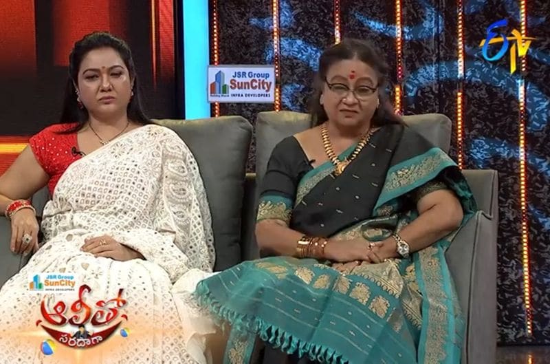 శ్రీలక్ష్మీ గారికి నేను పెద్ద ఫ్యాన్ అని, అతడు సినిమాలో అమాయకపు భార్యగా ఆమెనే ఇమిటేట్ చేశానని అసలు విషయం బయటపెట్టారు.