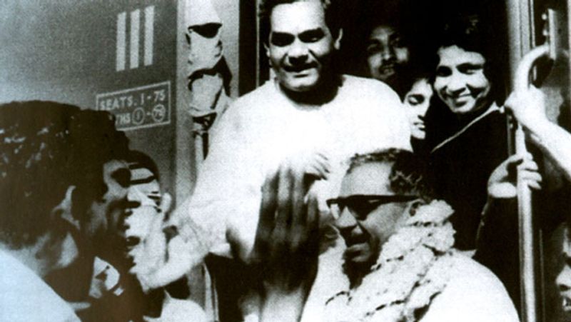 21 अक्टूबर, 1951 को डॉ. श्यामाप्रसाद मुखर्जी की अध्यक्षता में भारतीय जनसंघ की स्थापना हुई। इसका पहला अधिवेशन 1952 में कानपुर में हुआ। उपाध्याय को भारतीय जनसंघ में महामंत्री बनाया गया। इस अधिवेशन में जो 15 प्रस्ताव रखे गए थे, उनमें से 7 दीनदयाल ने रखे थे। 1967 में कालीकट(अब कोझीकोड-केरल) अधिवेशन में दीनदयालजी जनसंघ के अध्यक्ष निर्वाचित हुए। तब उनकी उम्र सिर्फ 43 साल थी।
(जनसंघ के अध्यक्ष बनने के बाद दीनदयाल)