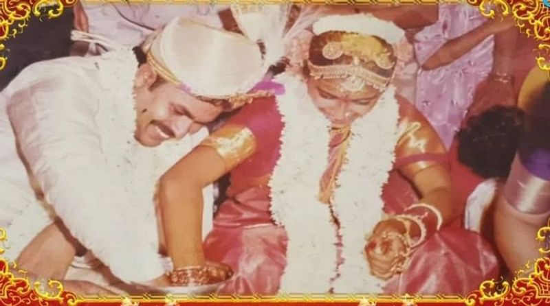 భార్య పద్మజతో బిందిలో ఉంగరం కోసం పోటీపడుతున్న నాగబాబు