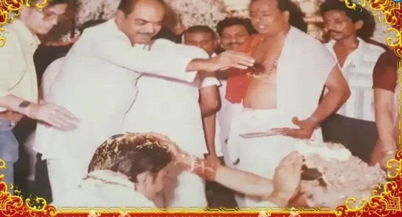 నాగబాబు పద్మజలను ఆశీర్వదిస్తున్న మూవీ మొఘల్ రామానాయుడు