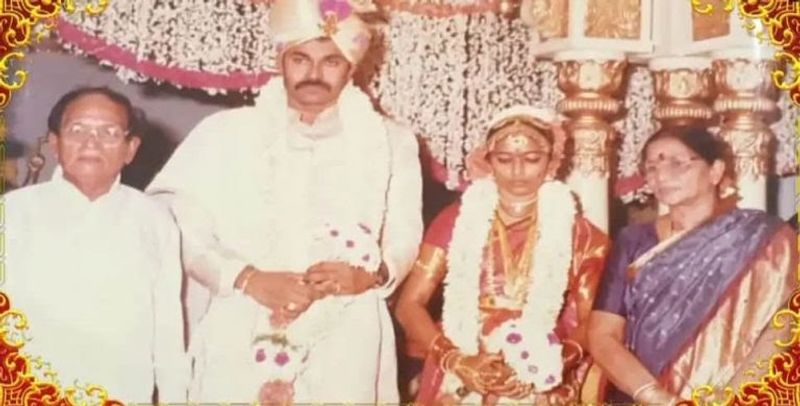 అల్లు రామలింగయ్య దంపతులతో నాగబాబు, పద్మజలను చూడవచ్చు