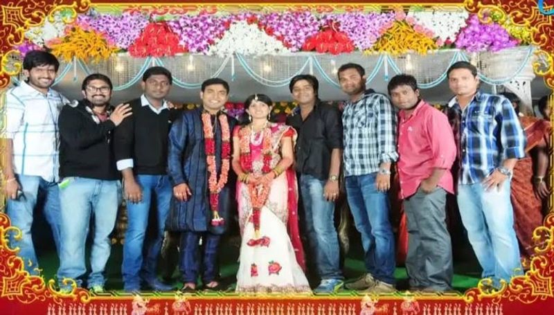 పెళ్లి పందిరిలో మిత్రులతో గెటప్ శ్రీను
