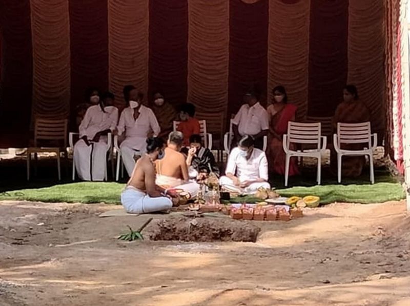 രജനികാന്ത് വര്ഷങ്ങളായി പോയസ് ഗാര്ഡനിലാണ് താമസിക്കുന്നത്.
