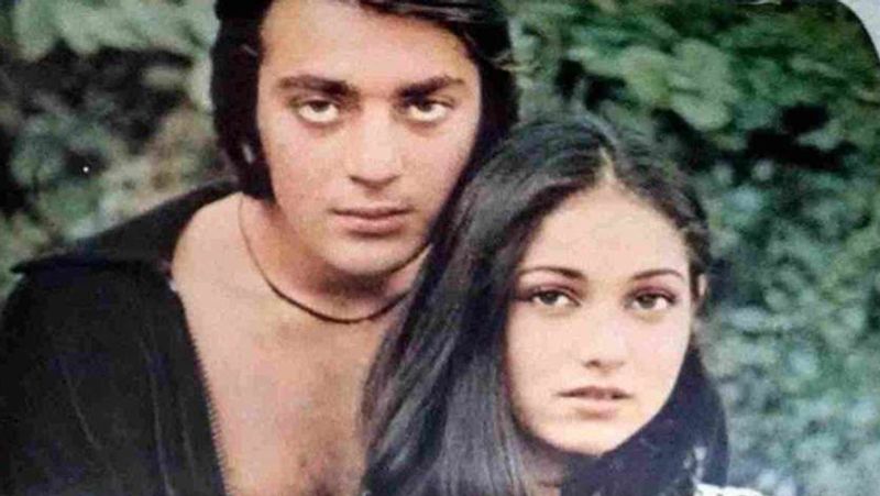 कहा जाता है कि दोनों के बीच अच्छे रिश्ते होने के बावजूद टीना सिर्फ इसलिए संजय से दूर हो गईं क्योंकि उन्हें ड्रग्स की लत लग गई थी। एक बार टीना जब संजय के कमरे में गई तो उन्होंने देखा कि वे नशे में चूर थे, ये देख वे अवाक रह गई। टीना, संजय के बारे में काफी कुछ जानती थी मगर उन्हें ये नहीं पता था कि वो ड्रग्स भी लेते है। वहीं दोनों का झगड़ा शुरू हो गया।
