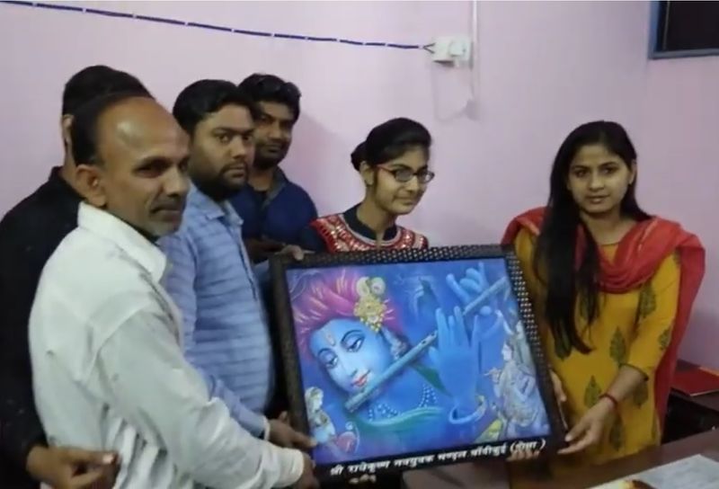 मीडिया रिपोर्ट्स के मुताबिक कोर्ट ने कहा है कि उन्हें शादी के पांच दिन बाद यानी 21 फरवरी को सरेंडर करना होगा। जिसके बाद मामले की अगली सुनवाई 22 फरवरी को होगी।
