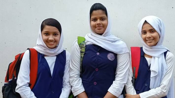 students gave back woman wallet lost in angadippuram students gave back woman wallet lost in angadippuram