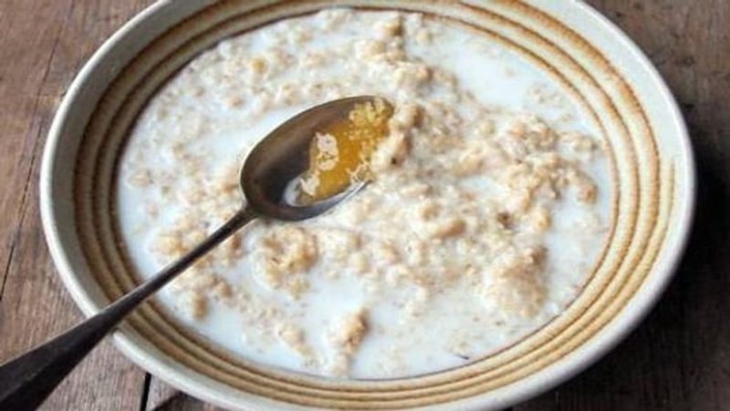 नाश्ता : पोहा, स्प्राउट, ओट्स, दूध के साथ कॉर्नफ्लेक्स की जगह पनीर या कोई प्रोटीन युक्त डाइट ले सकती हैं।