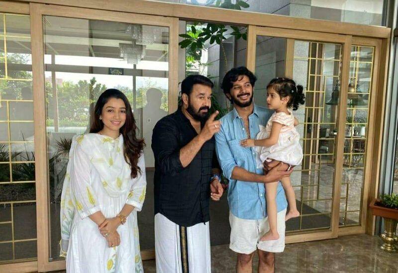 mohanlal at mammoottys house with dulquer and family