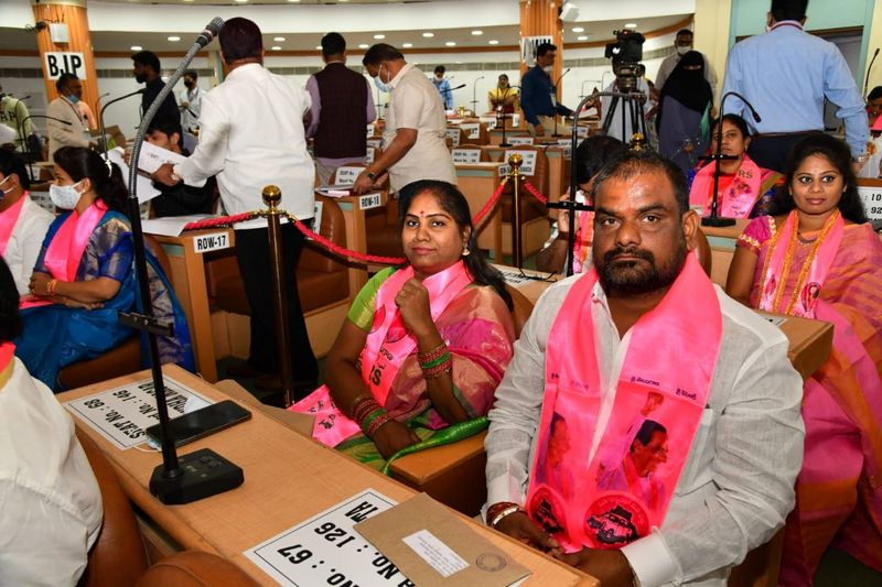 జీహెచ్ఎంసీ ప్రత్యేక సమావేశానికి హాజరైన ప్రజా ప్రతినిధులు