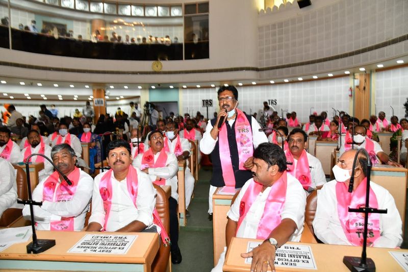 జీహెచ్ఎంసీ మేయర్ ఎన్నికను పురస్కరించుకొని ప్రసంగిస్తున్న టీఆర్ఎస్ ఎమ్మెల్సీ