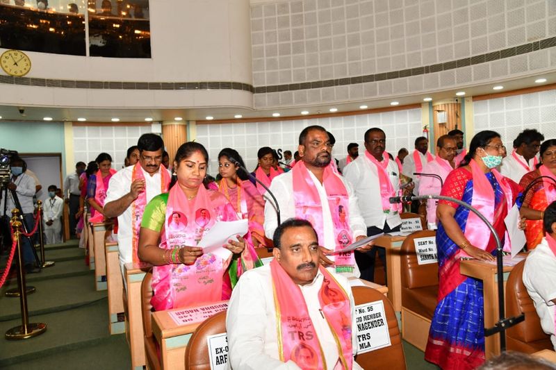 జీహెచ్ఎంసీ మేయర్ ఎన్నిక సందర్భంగా నిర్వహించిన సమావేశానికి హాజరైన కార్పోరేటర్లు