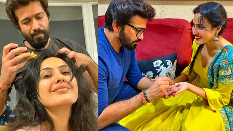 काम्या ने वेडिंग एनिवर्सरी के मौके पर दो पोस्ट शेयर कीं। पहली पोस्ट में काम्या ने अपनी शादी की फोटो शेयर की है, जिसमें वो दुल्हन के रूप में नजर आ रही हैं। इस पोस्ट में काम्या ने लिखा- मैं तुम्हारे बिना क्या करती? तुम मुझे बेहद मजबूत, आत्मविश्वासी, खुश और सिक्योर बनाते हो। इस सिंदूर का एक साल मुबारक हो। मिसेज काम्या शलभ डांग बनने के एक साल पूरे होने की मुझे शुभकामनाएं।
