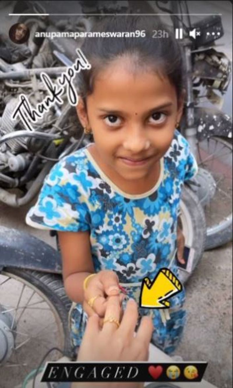 தனது இன்ஸ்டா பக்கத்தில் ஒரு குட்டி குழந்தை மோதிரம் போடுவது போல் புகைப்படம் போட்டு 'Engaged ' என தெரிவித்துள்ளார் அந்த புகைப்படம் இதோ... 