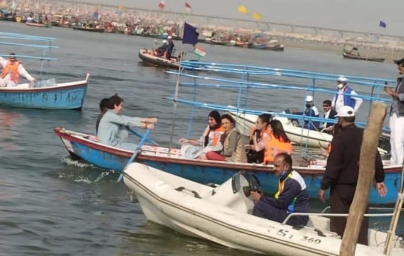प्रियंका गांधी ने नाव विहार भी किया। इसके पहले भीड़ में से सीमा सिंह निवासी नैनी ने जब आवाज दी तो प्रियंका सुरक्षा घेरे को तोड़ते हुए उसके पास पहुंच गईं और बातचीत करते हुए उसे अपने साथ अपनी गाड़ी तक ले आईं। यह लड़की बीटीसी कर रही है।