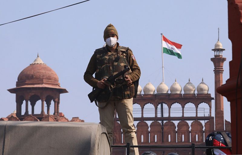 टिकरी बॉर्डर पर सीसीटीवी लगवाने का विरोध
किसान नेताओं ने टिकरी बॉर्डर पर सीसीटीवी लगाने के हरियाणा सरकार के प्रस्ताव का विरोध किया। संयुक्त किसान मोर्चा ने यह भी कहा है कि आने वाले दिनों में देश भर में और अधिक किसान महापंचायतों की योजना बनाई गई है। किसानों ने कहा कि यह तब तक बंद नहीं होगा जब तक कि तीनों कृषि कानूनों को निरस्त नहीं किया जाता और एमएसपी मुद्दा हल नहीं हो जाता।
