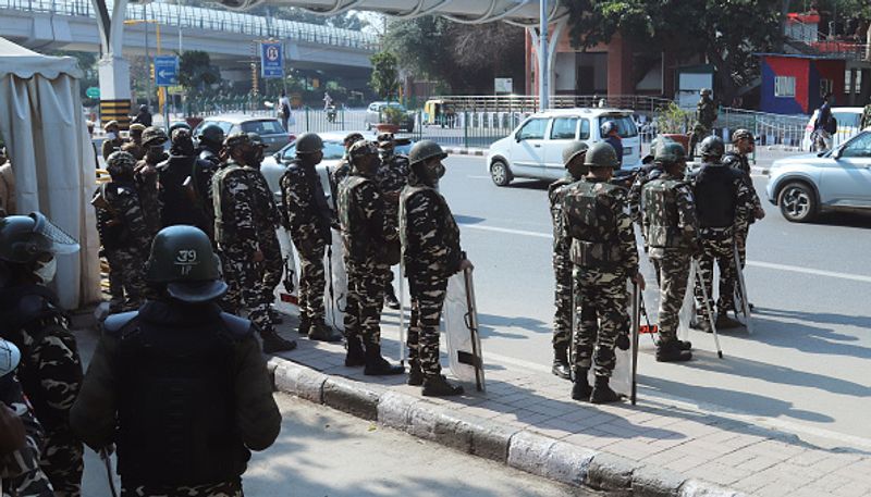 देश में कहां-कहां होनी है किसानों की पंचायत?
शुक्रवार को उत्तर प्रदेश के मुरादाबाद में महापंचायत आयोजन की जाएगी, जिसके बाद 13 फरवरी को हरियाणा के बहादुरगढ़ बाईपास, 18 फरवरी को राजस्थान के श्रीगंगानगर, 19 फरवरी को राजस्थान के हनुमानगढ़ और 23 फरवरी को राजस्थान के सिलकर में महापंचायत होगी।
