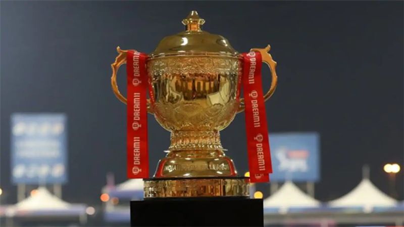 15ನೇ ಆವೃತ್ತಿಯ ಐಪಿಎಲ್ ಟೂರ್ನಿಯಲ್ಲಿ ಮತ್ತೆರಡು ಹೊಸ ಫ್ರಾಂಚೈಸಿಗಳು ಸೇರ್ಪಡೆಯಾಗಲಿದ್ದು, ಆಗಸ್ಟ್ ಮಧ್ಯದಲ್ಲಿ ಟೆಂಡರ್ ಕರೆಯಲಾಗುತ್ತದೆ. ಬಿಡ್ ಸಲ್ಲಿಸಲು ಅಕ್ಟೋಬರ್ವರೆಗೂ ಅವಕಾಶ ನೀಡಲಾಗುತ್ತದೆ ಎನ್ನಲಾಗಿದೆ.