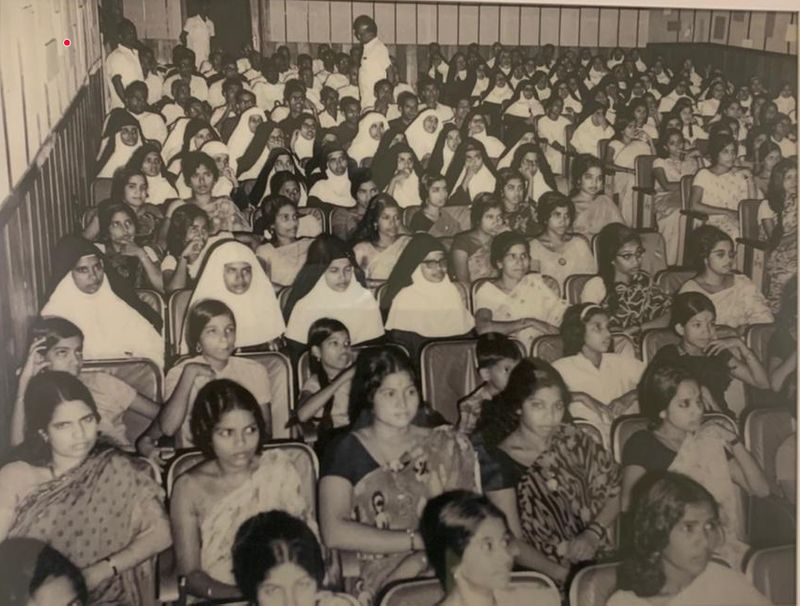 ദാ, ഇന്ന് മുതല്‍ പ്രദര്‍ശനം ആരംഭിക്കുന്നു.. ഷേണായീസ്... ! Shenoys