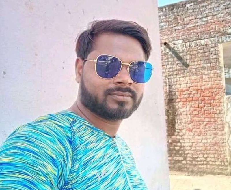 शुभम शव सुबह बारामासी खेलौना गांव स्थित रेलवे ट्रैक पर पाया गया। पुलसि के मुताबिक शव में सिर तथा धड़ अलग-अलग हैं। पुलिस से जुड़े अधिकारियों ने कहा कि मामला रेलवे पुलिस का है, इसकी जांच जारी है।
