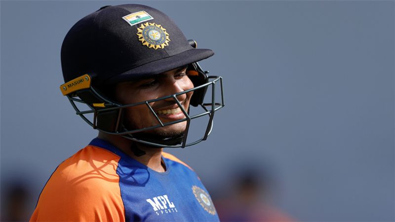 बीसीसीआई ने कोहली के साथ ही शुभमन गिल की भी प्रैक्टिस करते हुए फोटो भी शेयर की है। बता दें कि पहले टेस्ट मैच की दूसरी पारी में गिल ने 50 रन बनाए थे।