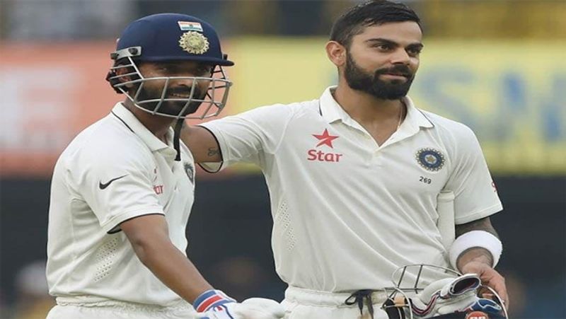 बता दें कि पहले टेस्ट में करारी हार के बाद से लोग विराट कोहली पर कप्तानी छोड़ने के लिए दबाव डाल रहे हैं और उनकी जगह अजिंक्य रहाणे को कप्तानी सौंपने की बात की जा रही हैं।