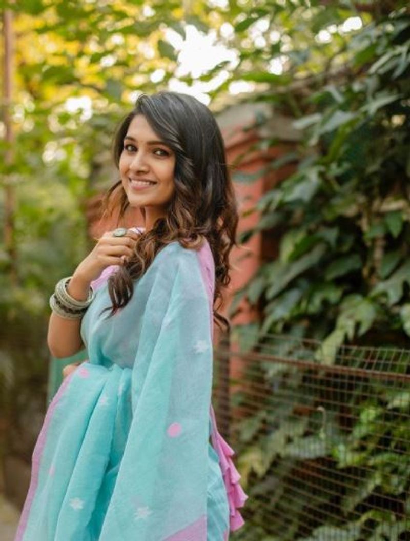 
மாயா, ஆஹா, தெய்வமகள், லட்சுமி வந்தாச்சு ஆகிய சீரியல்களில் நடித்ததன் மூலம் ரசிகர்களின் மனம் கவர்ந்தவர் வாணிபோஜன் 