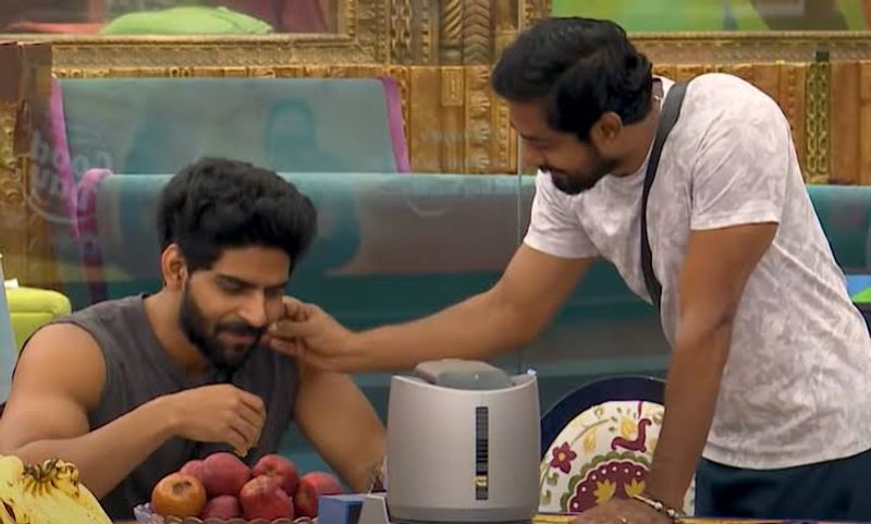 பிக்பாஸ் கடைசி வாரத்தில் தான் இருவருக்கும் இடையே சுமூக உறவு ஏற்பட்டது. முத்தங்களுடன் பிரிவை ஏற்றுக்கொள்ளும் அளவிற்கு அண்ணன் - தம்பியாக பழகினர். 