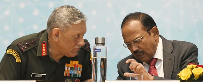 जैश ऑपरेटर ने हैंडलर सहित पाकिस्तान में अपने 10 संपर्कों के नामों, कोड नामों और फोन नंबरों का भी खुलासा किया। जम्मू-कश्मीर पुलिस ने सुरक्षा एजेंसियों को ब्योरा दिया है। अधिकारियों ने कहा कि मलिक ने पूछताछ में अपने बैकग्राउंड के बारे में भी बताया। वह 31 जुलाई, 2019 को हिजबुल मुजाहिदीन में शामिल हो गया। उससे पहले जैश के लिए काम किया। फरवरी 2020 में जैश में आ गया। फिर उस साल अगस्त में एक फ्रंट ग्रुप खड़ा किया।
